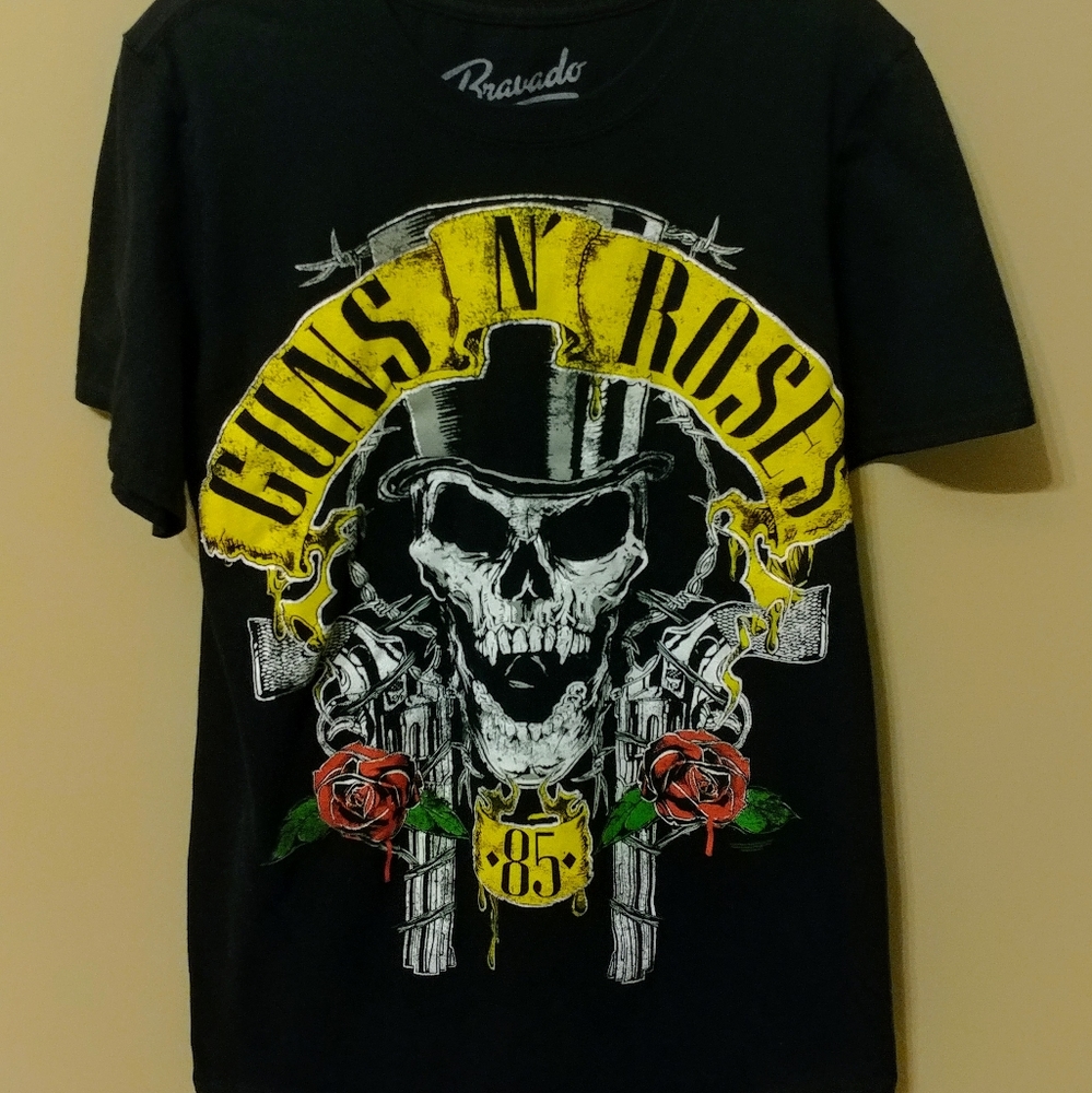 GUNS N ROSES TSHIRT SIZE SMALL